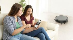 friends discussing himax battery