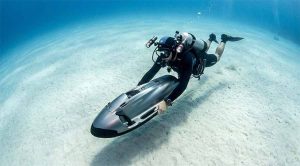 diver-with-underwater-scooter